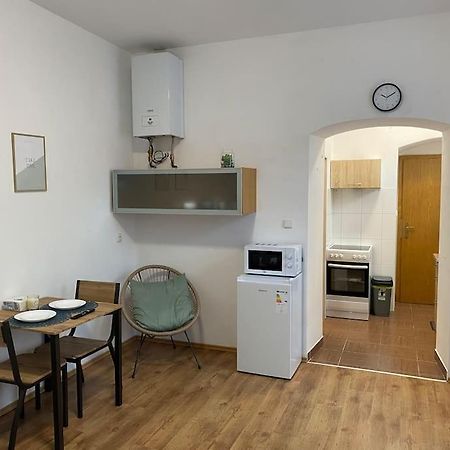 Cozy 1 Bedroom Studio In The Center Of Pilsen Ngoại thất bức ảnh