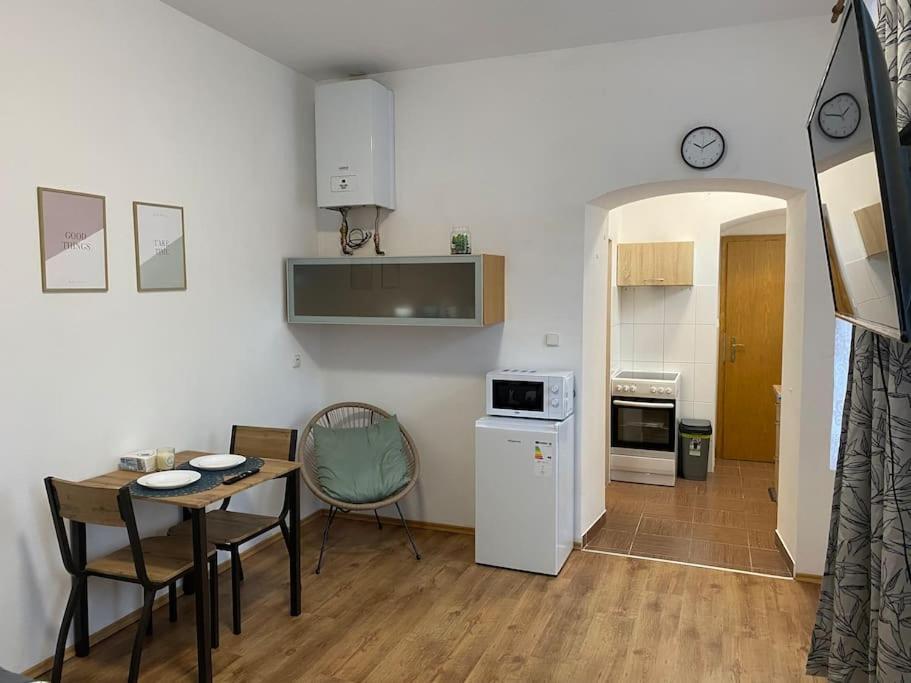 Cozy 1 Bedroom Studio In The Center Of Pilsen Ngoại thất bức ảnh